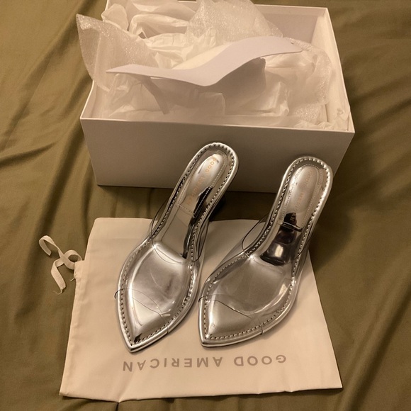 Good American Cinderella clear wedge sandal
Size 6 - Picture 2 of 8